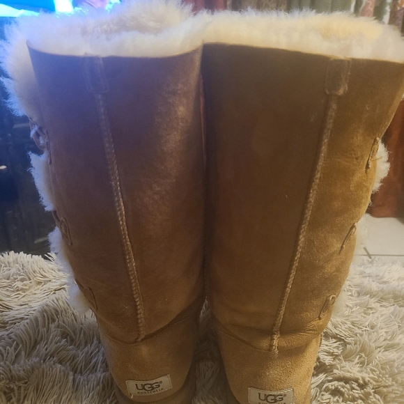 Tan ugg - Picture 6 of 6